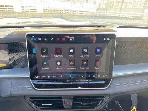 New 2026 Volkswagen Tiguan SE R-Line FWD image 24