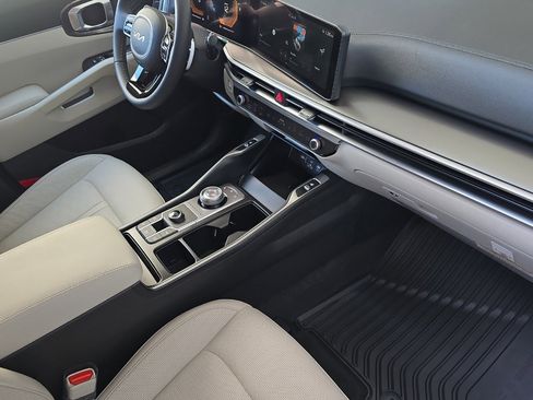 New 2025 Kia Sorento EX image 13