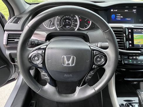 Used 2017 Honda Accord Touring image 34
