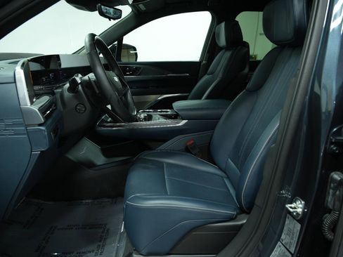 Used 2025 Cadillac Escalade IQ Luxury 2 w/ LPO, Premium Carpet Package AWD/4WD image 31