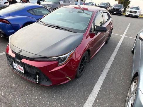 Used 2022 Toyota Corolla LE FWD image 3