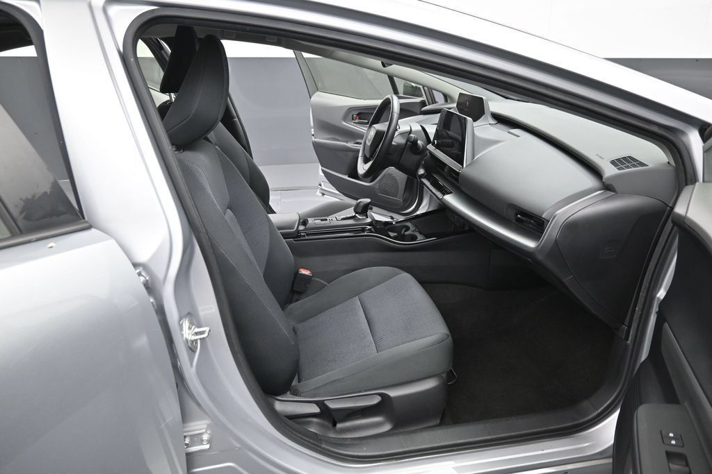 Certified 2024 Toyota Prius LE FWD image 30