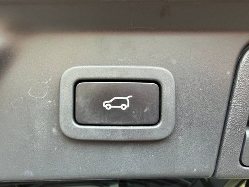 Used 2022 Land Rover Range Rover Velar R-Dynamic S AWD/4WD image 20