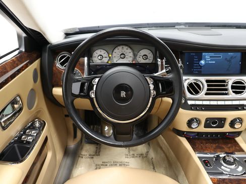 Used 2010 Rolls-Royce Ghost RWD image 22