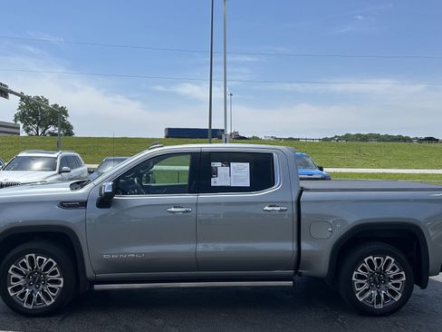Used 2025 GMC Sierra 1500 Denali Ultimate AWD/4WD image 7