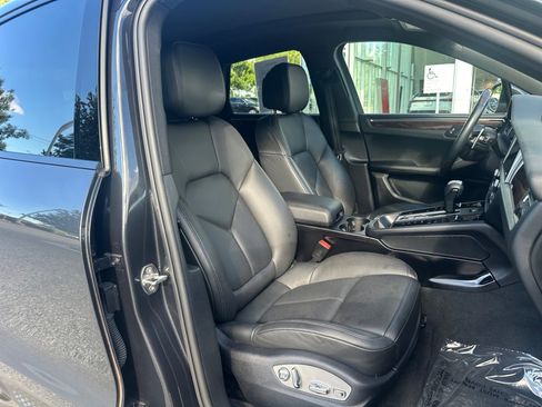 Used 2022 Porsche Macan AWD/4WD image 27