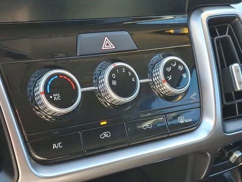 Used 2023 Kia Sorento LX image 17