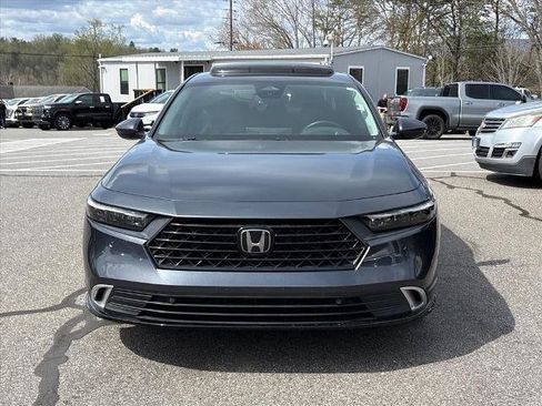 Used 2023 Honda Accord Touring image 3