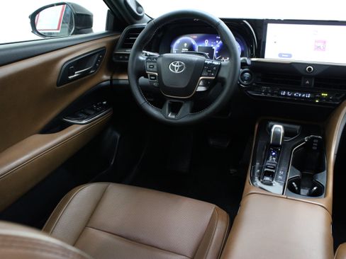Certified 2025 Toyota Crown Signia w/ Advanced Technology Package AWD/4WD image 33