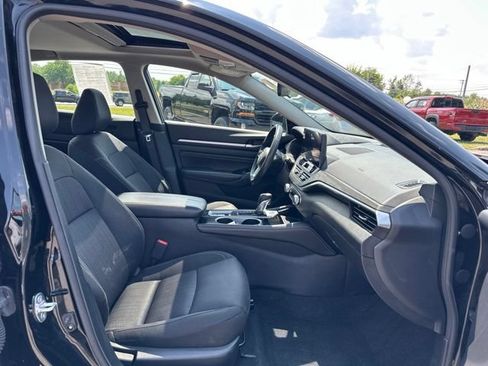 Used 2023 Nissan Altima 2.5 SV w/ SV Premium Package AWD/4WD image 18