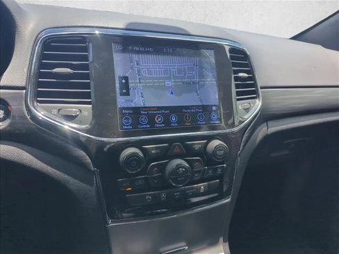Used 2021 Jeep Grand Cherokee Laredo X AWD/4WD image 12