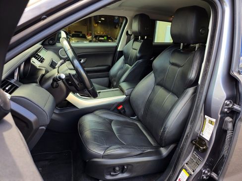 Used 2017 Land Rover Range Rover Evoque SE image 14