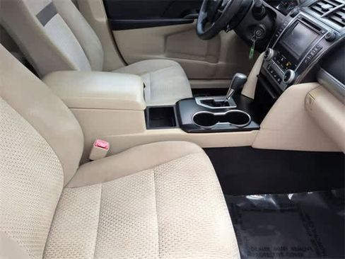 Used 2014 Toyota Camry L image 22