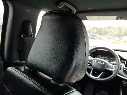 Used 2023 Jeep Compass Latitude AWD/4WD image 14