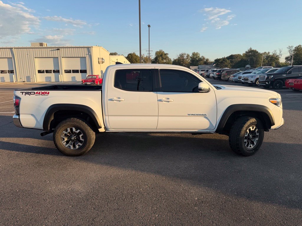 Used 2020 Toyota Tacoma TRD Off-Road AWD/4WD image 2