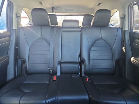 Used 2021 Toyota Highlander XLE image 33