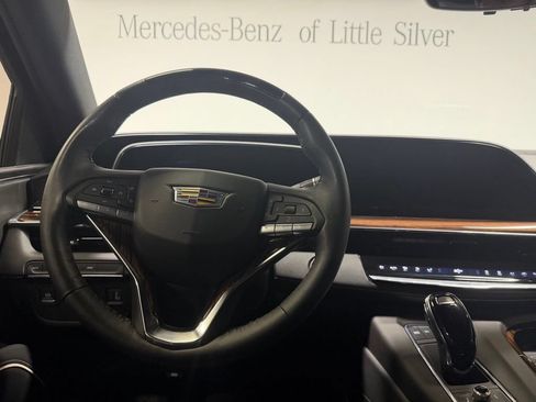 Used 2024 Cadillac Escalade Premium Luxury AWD/4WD image 30