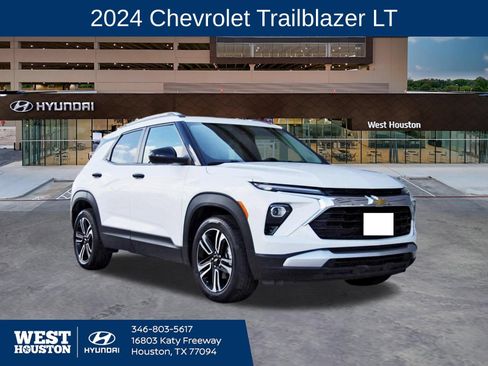 Used 2024 Chevrolet TrailBlazer LT w/ Driver Confidence Package FWD image 1