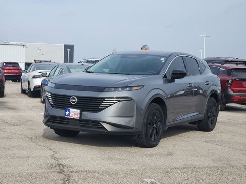 Used 2025 Nissan Murano SV image 2