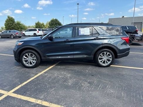 Used 2023 Ford Explorer XLT w/ Equipment Group 202A AWD/4WD image 14