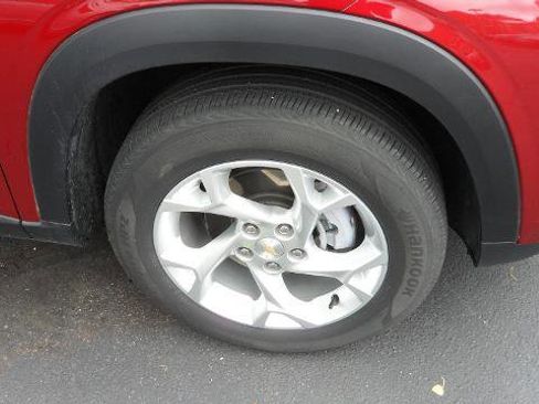 Used 2024 Chevrolet Trax LS w/ LS Convenience Package FWD image 9
