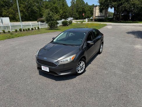 Used 2017 Ford Focus SE FWD image 28