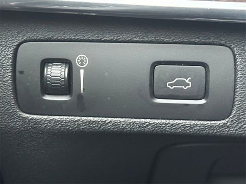 Used 2019 Volvo XC90 T6 Momentum w/ Protection Package Premier image 33