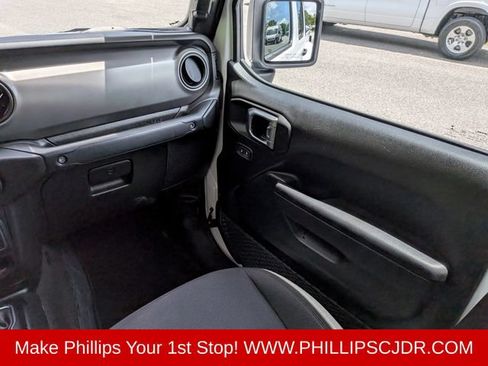 Used 2023 Jeep Gladiator Sport AWD/4WD image 16