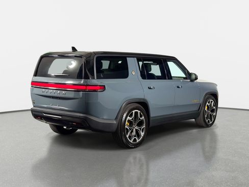 Used 2026 Rivian R1S Premium AWD/4WD image 3