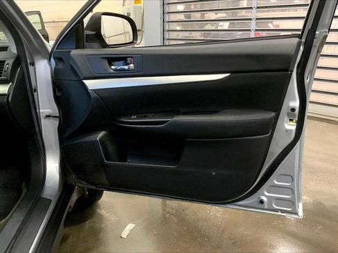 Used 2012 Subaru Outback 2.5i Premium w/ All-Weather Pkg image 21