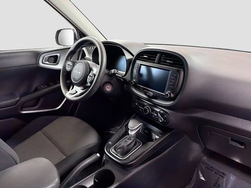 Used 2024 Kia Soul LX FWD image 27