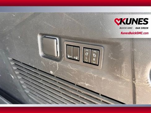 Used 2023 GMC Yukon XL AT4 image 8