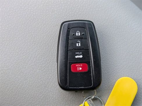 Used 2022 Toyota Camry SE image 31