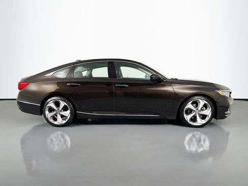 Certified 2018 Honda Accord Touring image 4