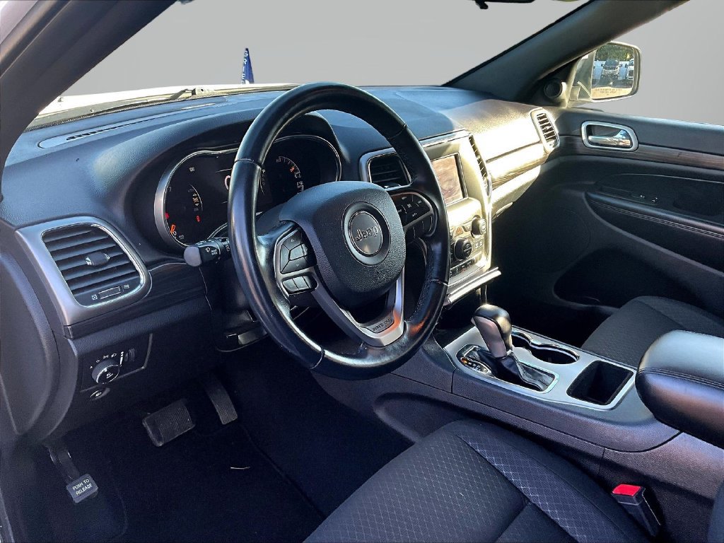 Used 2021 Jeep Grand Cherokee Laredo AWD/4WD image 19
