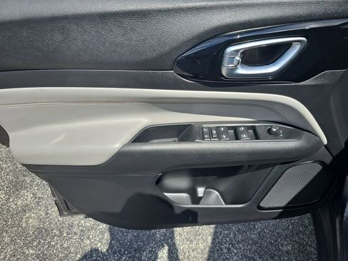 Used 2022 Jeep Compass Limited image 19