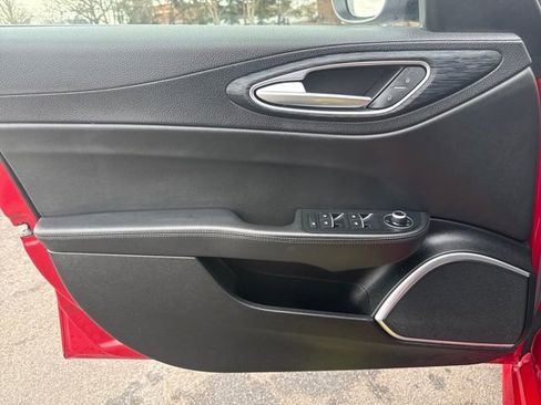 Used 2021 Alfa Romeo Giulia Sprint w/ Cold Weather Package image 27