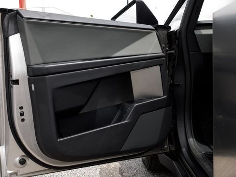 Used 2025 Tesla Cybertruck AWD Crew Cab image 26