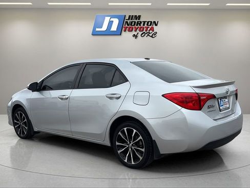 Used 2017 Toyota Corolla SE w/ SE Premium Package FWD image 7