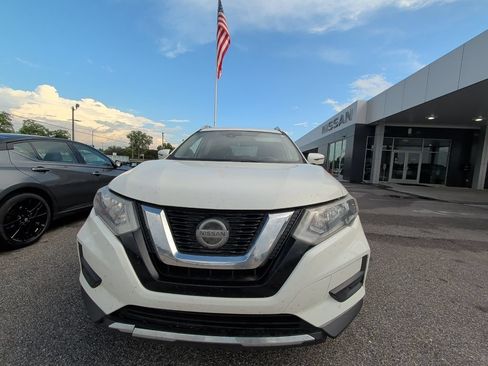 Used 2019 Nissan Rogue SV FWD image 2