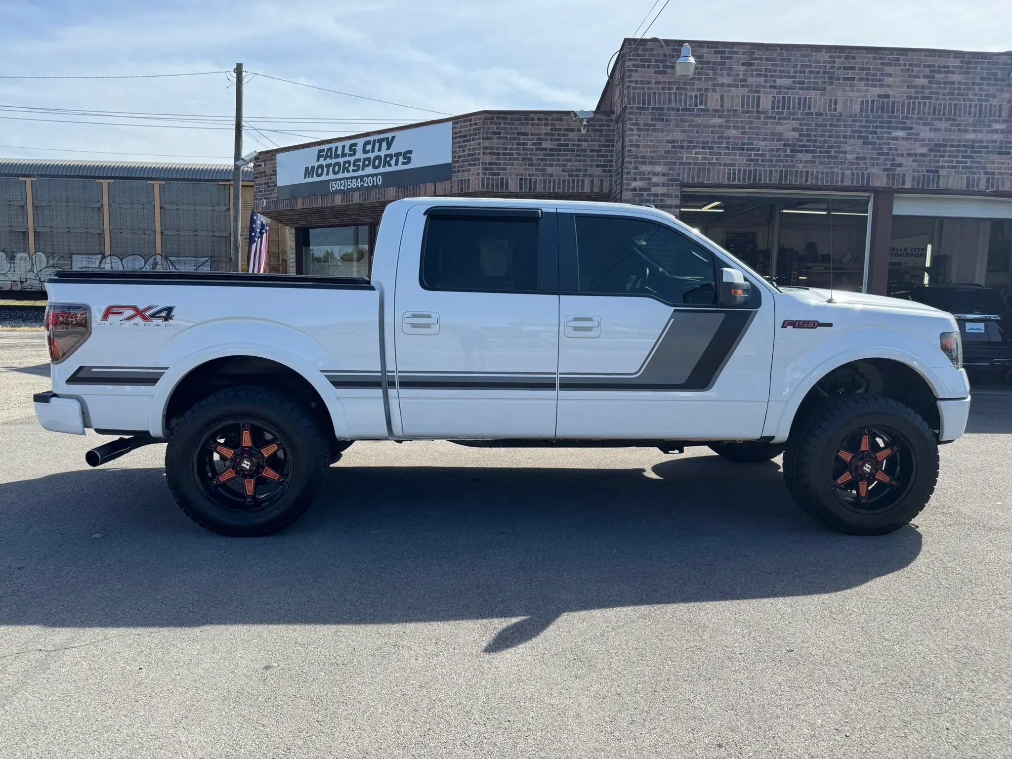 Used 2014 Ford F150 FX4 w/ Equipment Group 402A Luxury AWD/4WD image 19