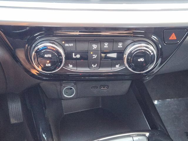 Used 2026 Chevrolet Trax LT w/ LT Convenience Package FWD image 21