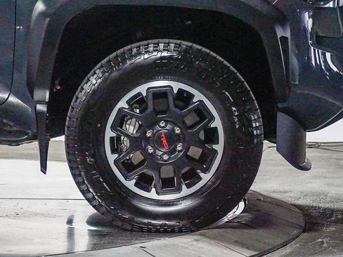 Certified 2025 Toyota Tacoma TRD Off-Road AWD/4WD image 7