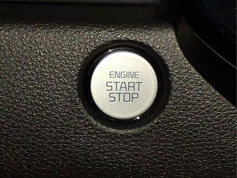 Used 2025 Kia Carnival SX Prestige image 28