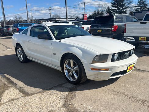 Used 2008 Ford Mustang GT Premium image 4