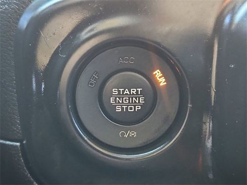 Used 2018 Jeep Wrangler Unlimited Sahara image 16