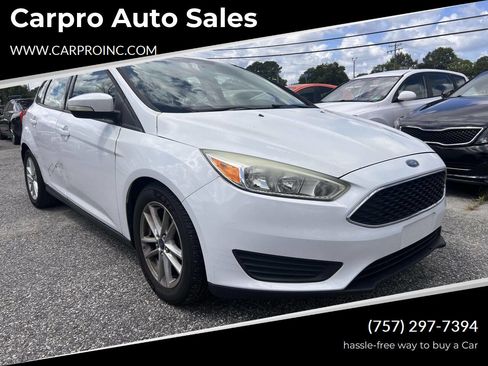 Used 2015 Ford Focus SE image 1