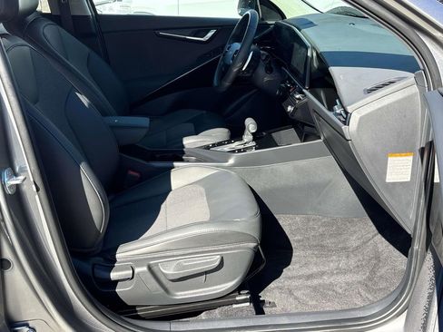 Used 2024 Kia Niro EX image 13