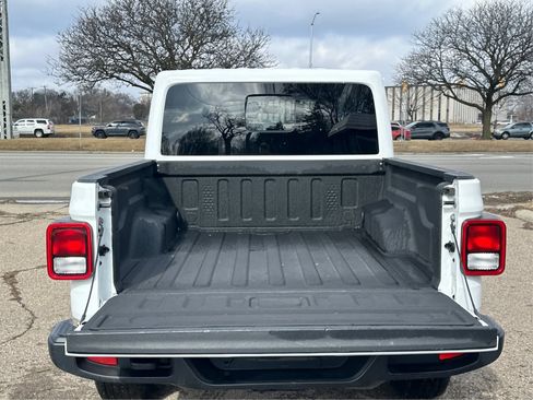 Used 2023 Jeep Gladiator Overland image 13