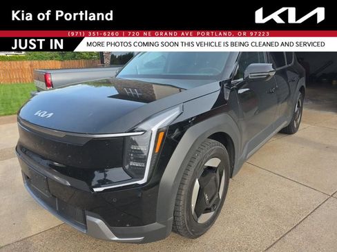 Certified 2024 Kia EV9 Light Long Range RWD image 1